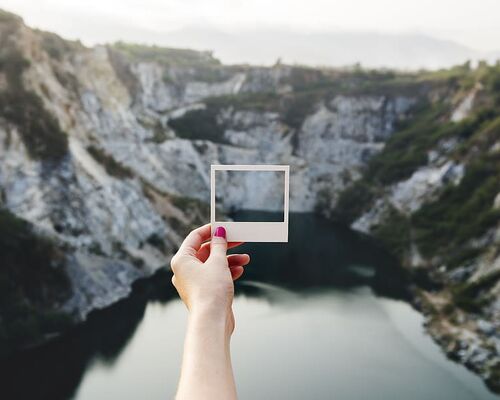 cliffs-daylight-frame-hand