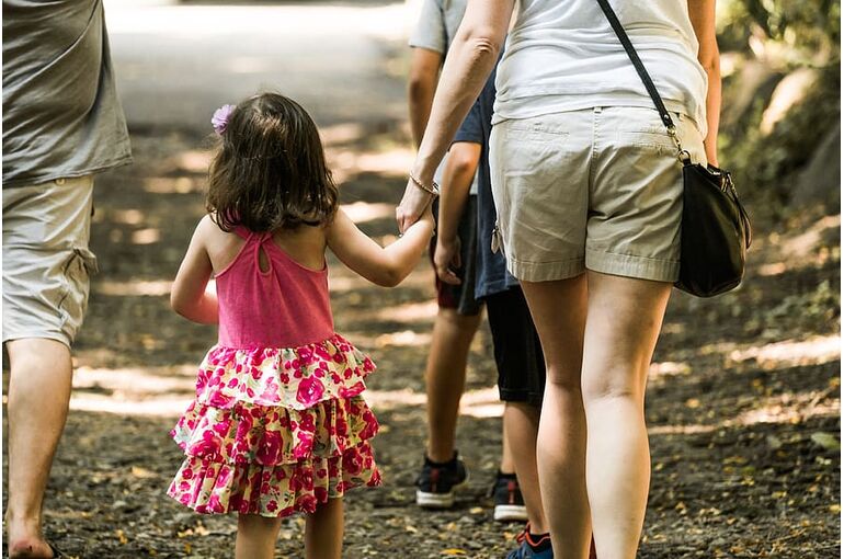 hands-children-girls-friends