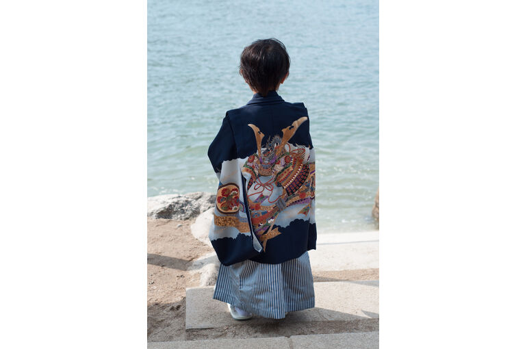 Boy_preparing_for_Shinto_ceremony_(38327496471)