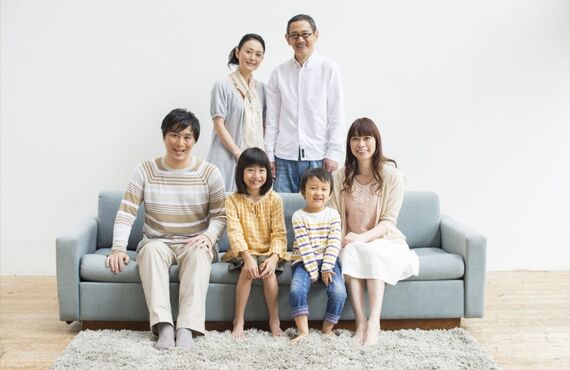 誕生日や結婚記念日の家族写真にスタジオ撮影はいかがですか | 甲賀市にて幅広い出張撮影を承るうかい写真スタジオ